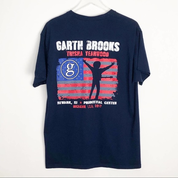 Garth Brooks Trisha Yearwood 2017 Concert Tee Large - Picture 1 of 5